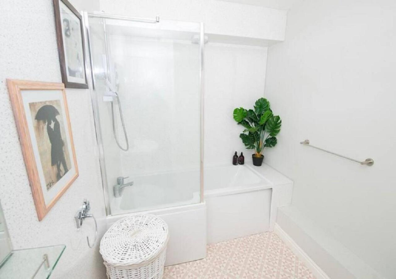 Pelican-Stylish 2-Bed Apartment Close To Beach & Town Scarborough Exterior foto